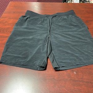 Lululemon men’s size large T.H.E. Lined Short 9”